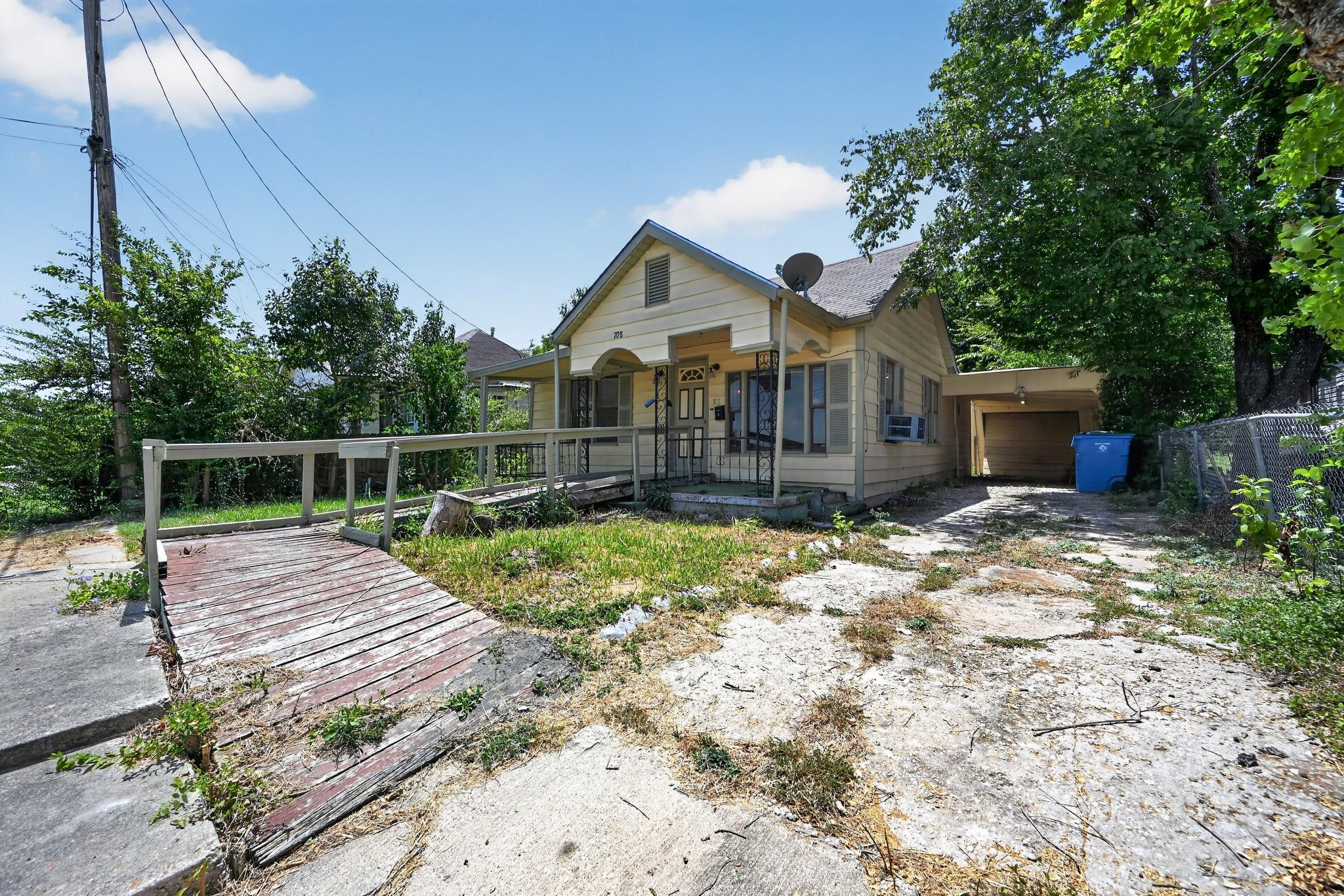 708 Booth ST