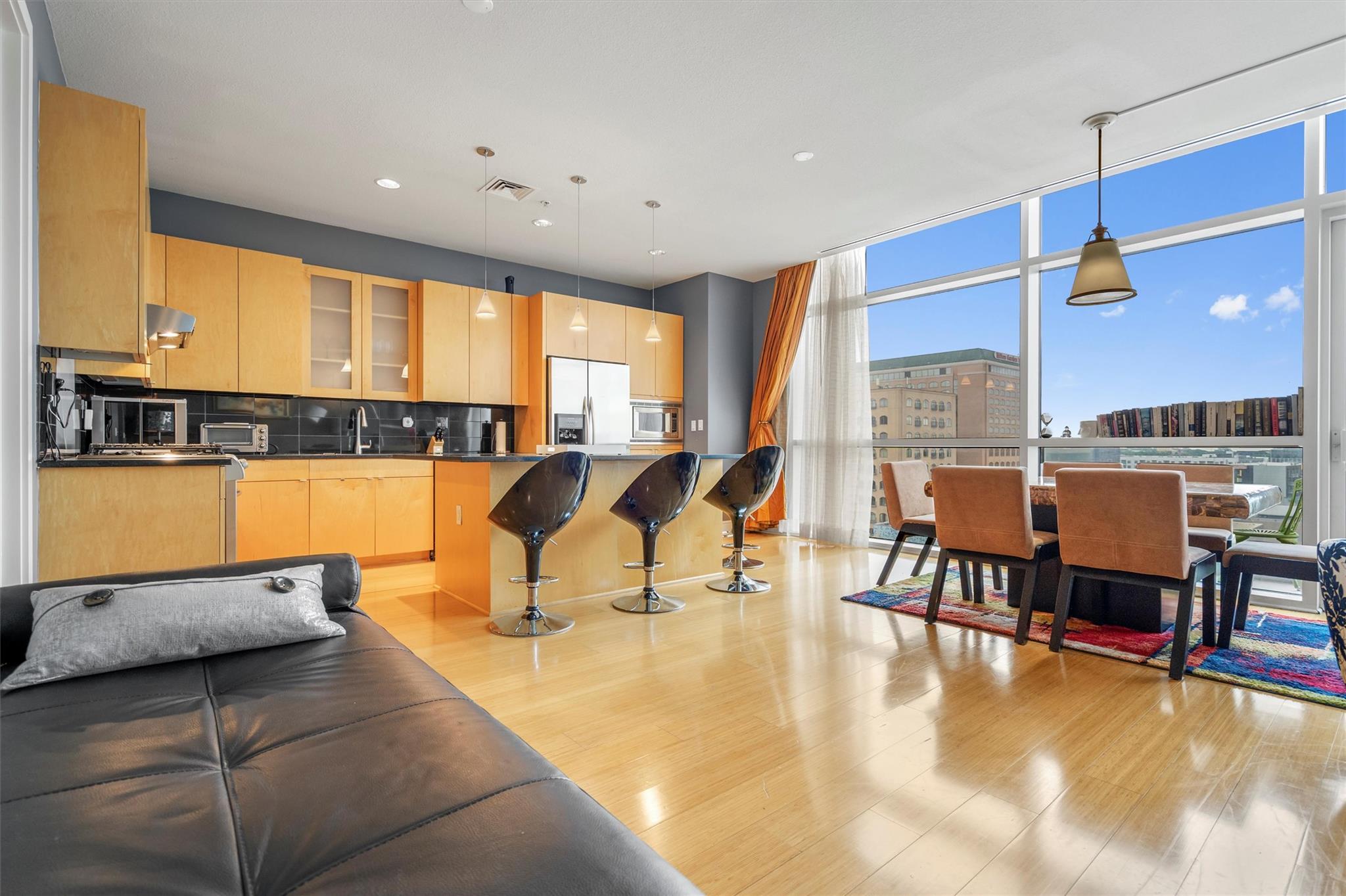 555 E 5th ST 825