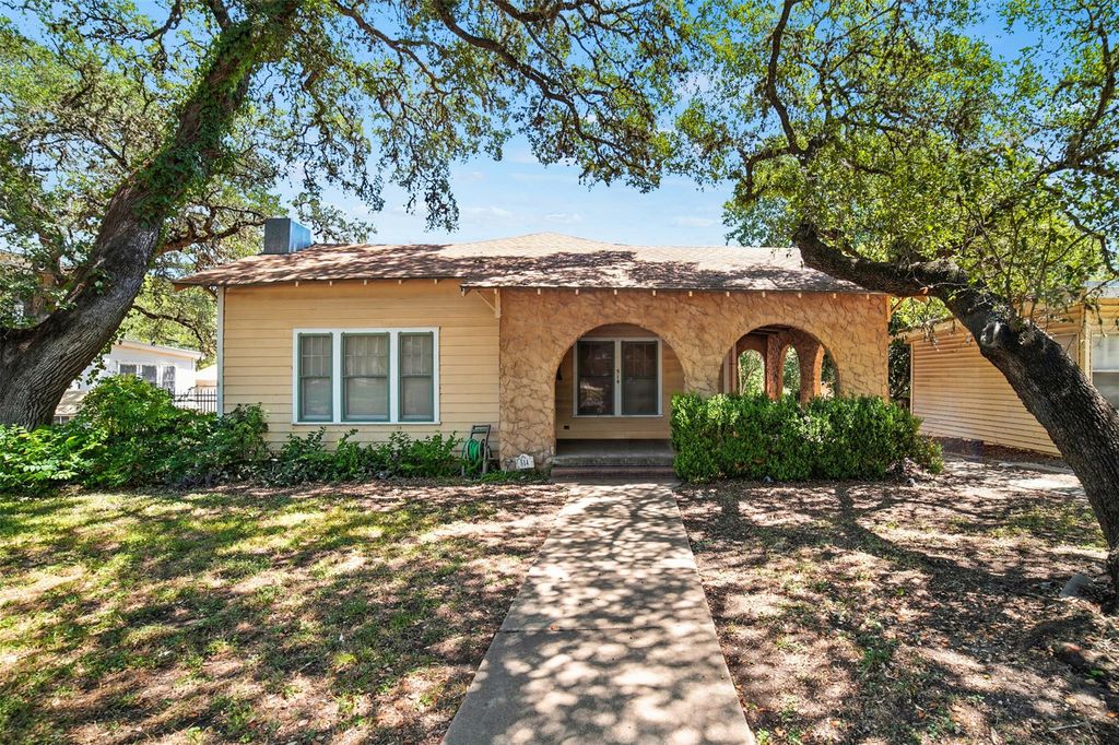 Photo of 514 S Main ST, Lockhart, TX 78644 (MLS # 3429833)
