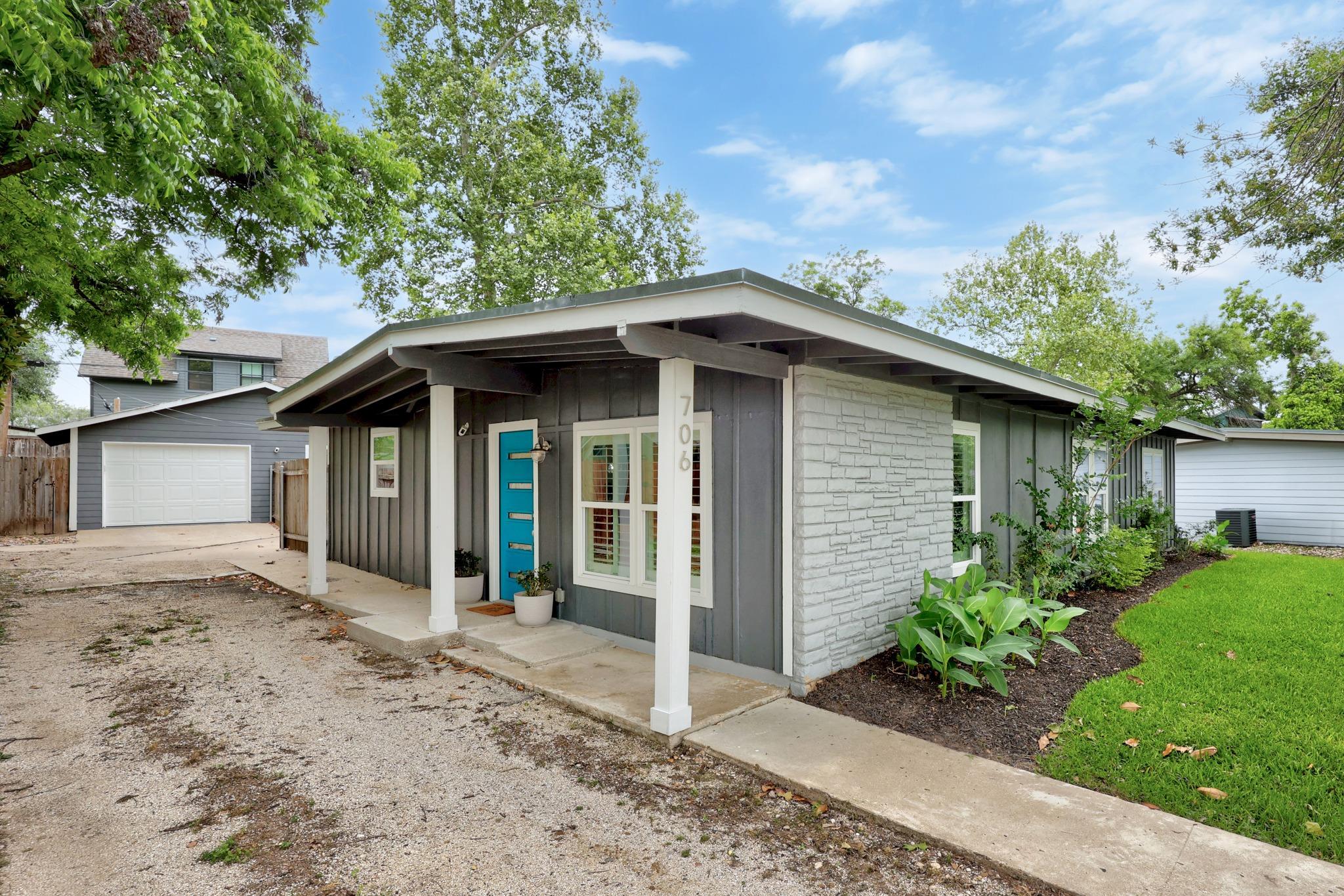 706 W Crestland DR