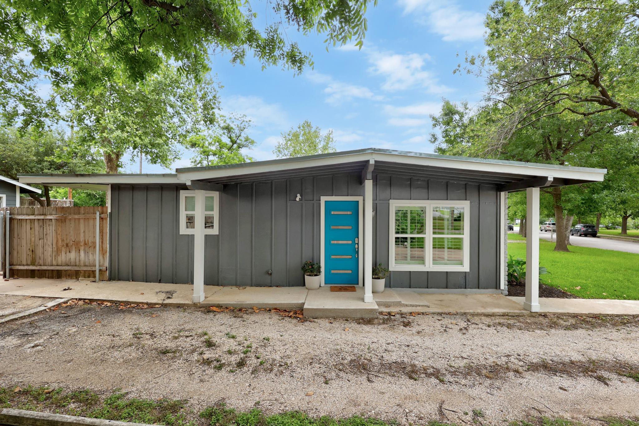 706 W Crestland DR