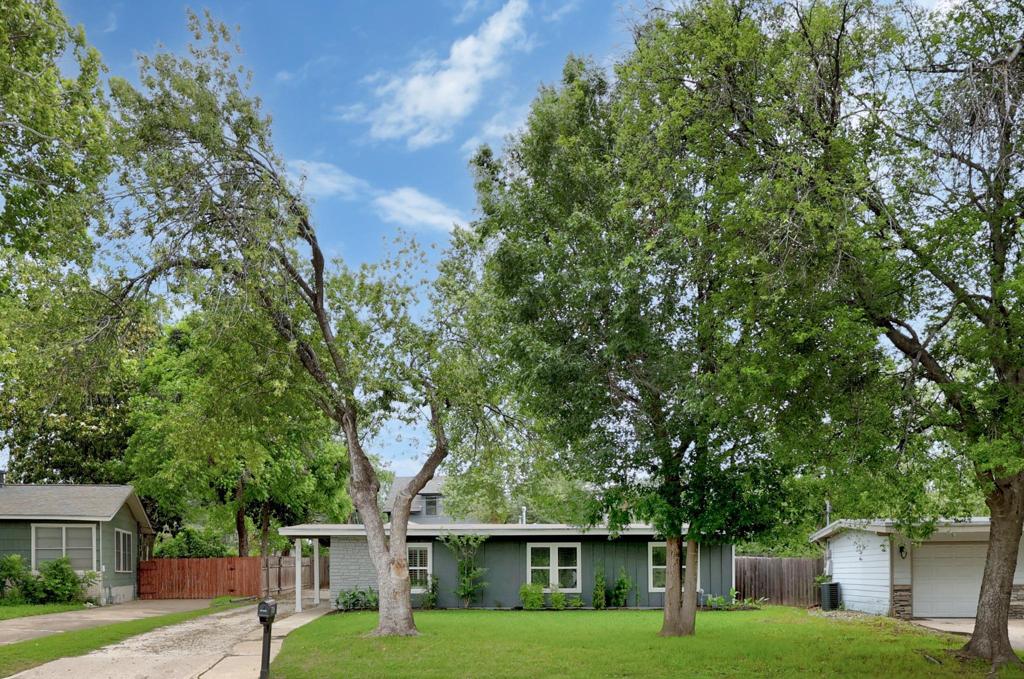 706 W Crestland DR