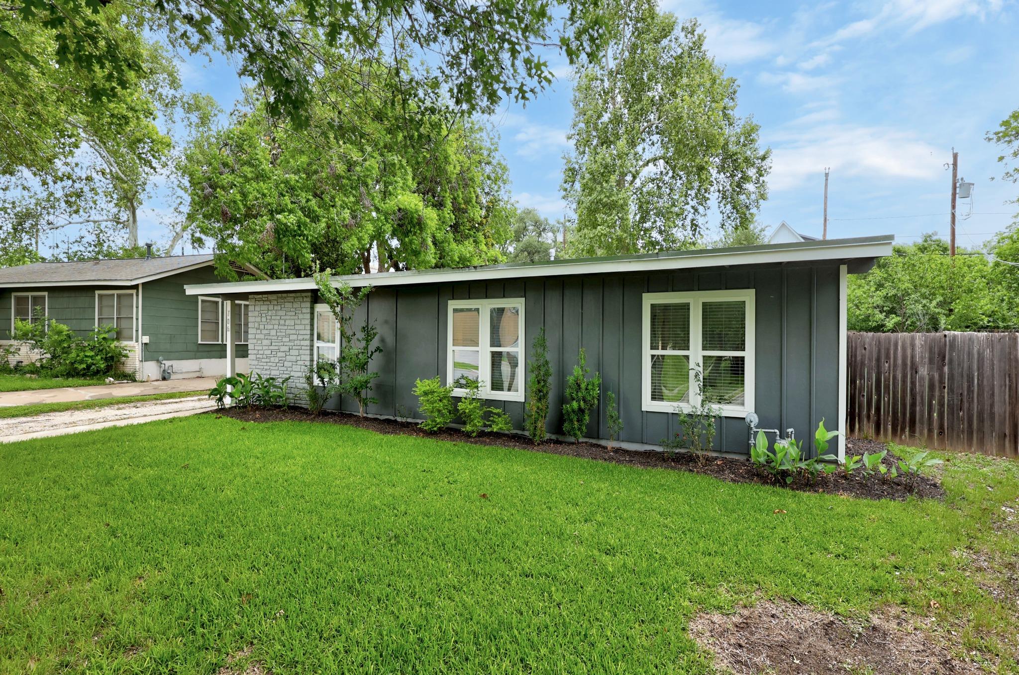 706 W Crestland DR