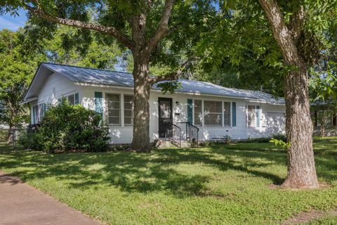 628 S Madison ST La Grange TX 78945