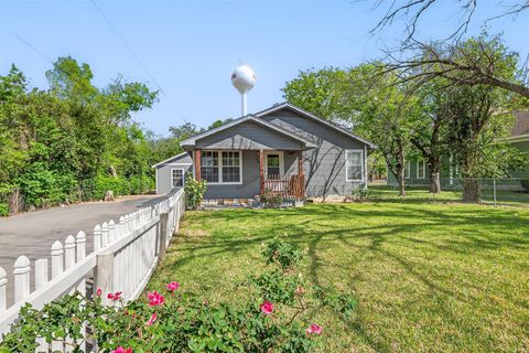 Photo of 204 Taylor ST, Hutto, TX 78634 (MLS # 3171587)