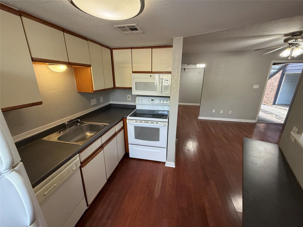 Photo of 2500 Burleson RD #209, Austin, TX 78741 (MLS # 5697864)