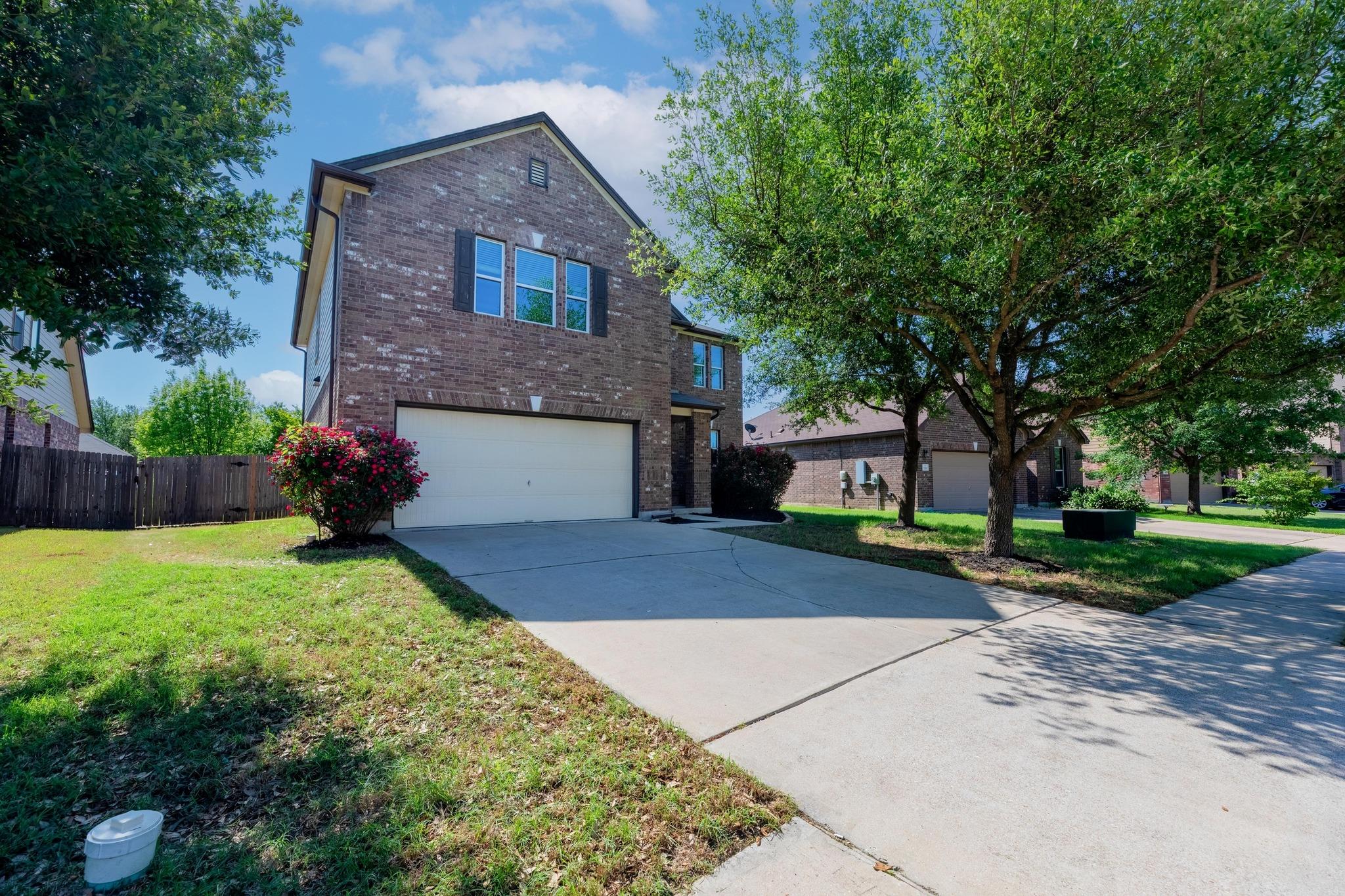 1114 Sussex PL