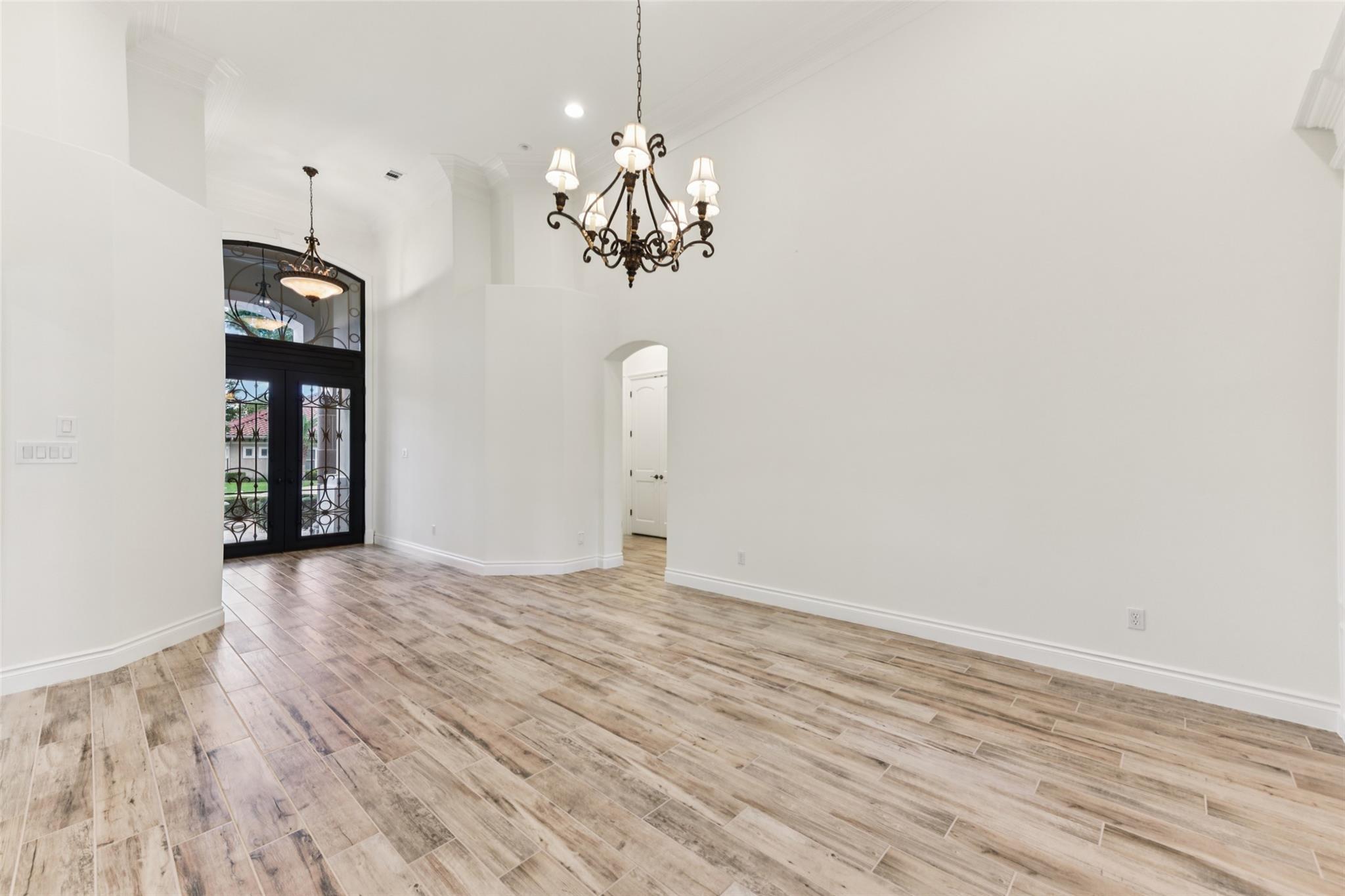 2203 Court Del Rey