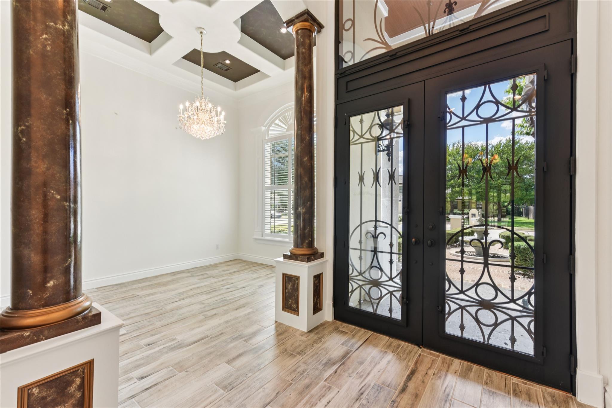 2203 Court Del Rey