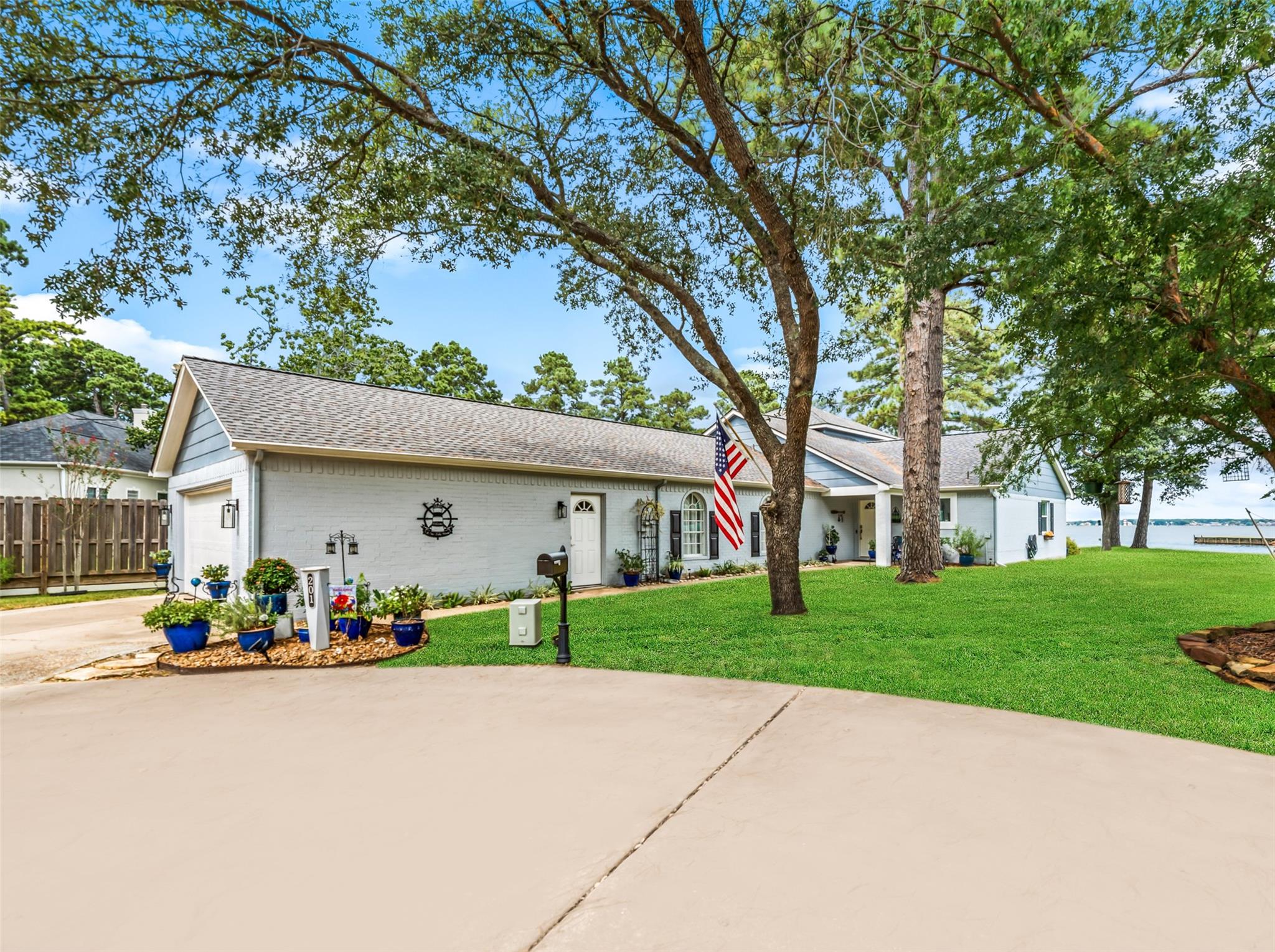 201 Lake Walden CV