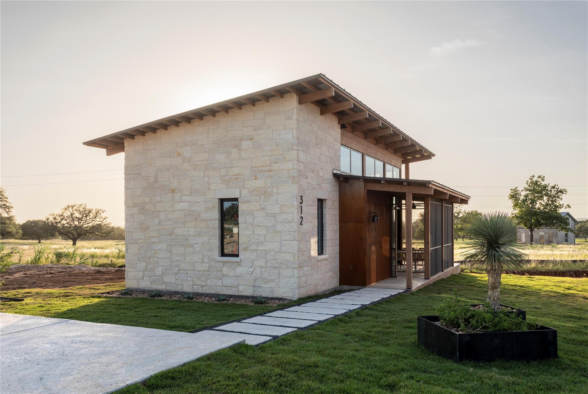 9361 W Us Highway 290 117