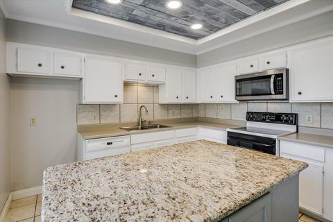 Tiny photo for 115 World Of Tennis SQ, Lakeway, TX 78738 (MLS # 4136133)