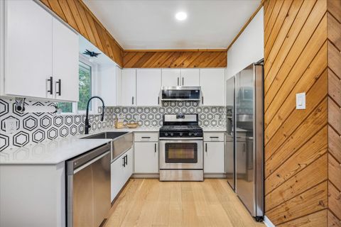 Photo of 6809 Meadow CIR, Austin, TX 78745 (MLS # 1089773)