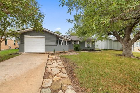 Photo of 8307 Stillwood LN, Austin, TX 78757 (MLS # 5093752)