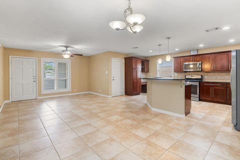 Tiny photo for 8307 Stillwood LN, Austin, TX 78757 (MLS # 5093752)