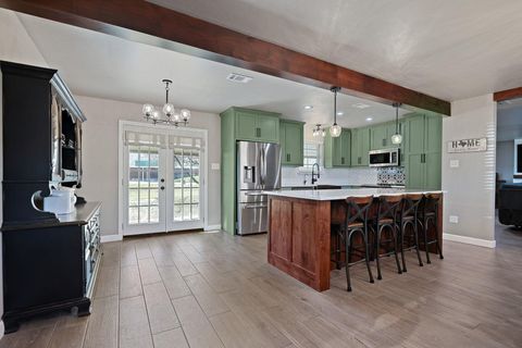 301 N 8th ST Jarrell TX 76537