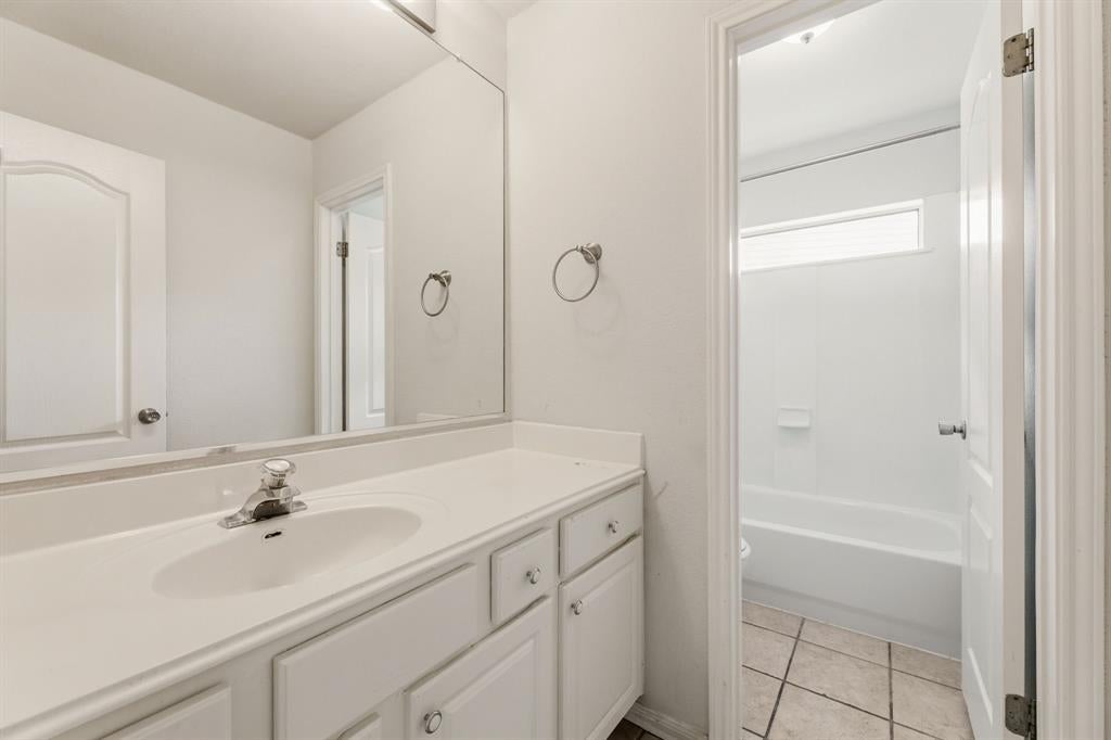 406 Bellaire Oaks DR