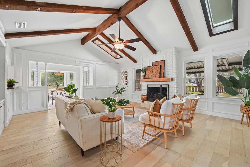 Photo of 5000 Desert Oak CIR, Austin, TX 78749 (MLS # 3268927)