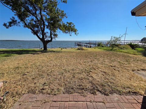 819 Lakeshore LOOP Tow TX 78672