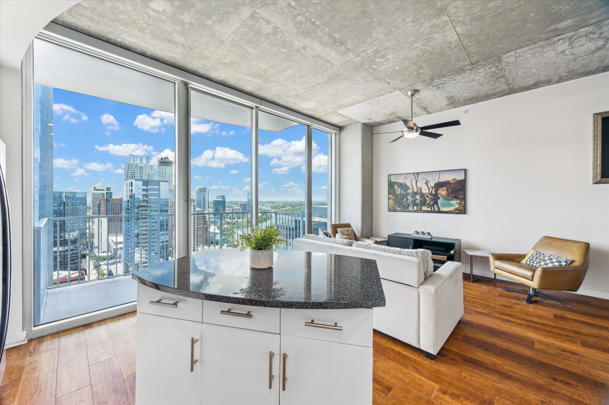 360 Nueces ST 3903