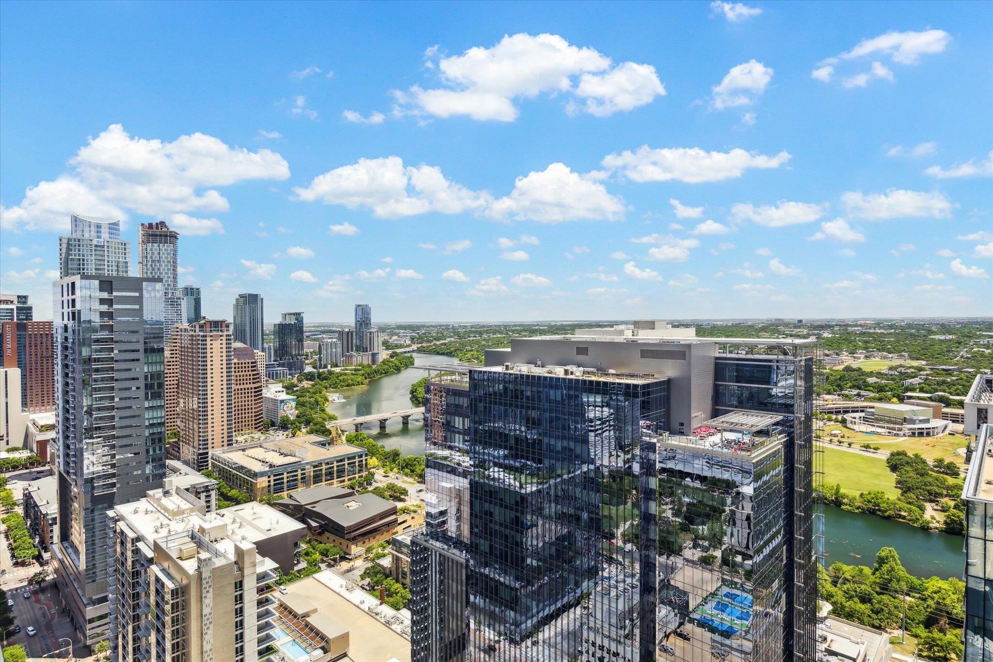 360 Nueces ST 3903
