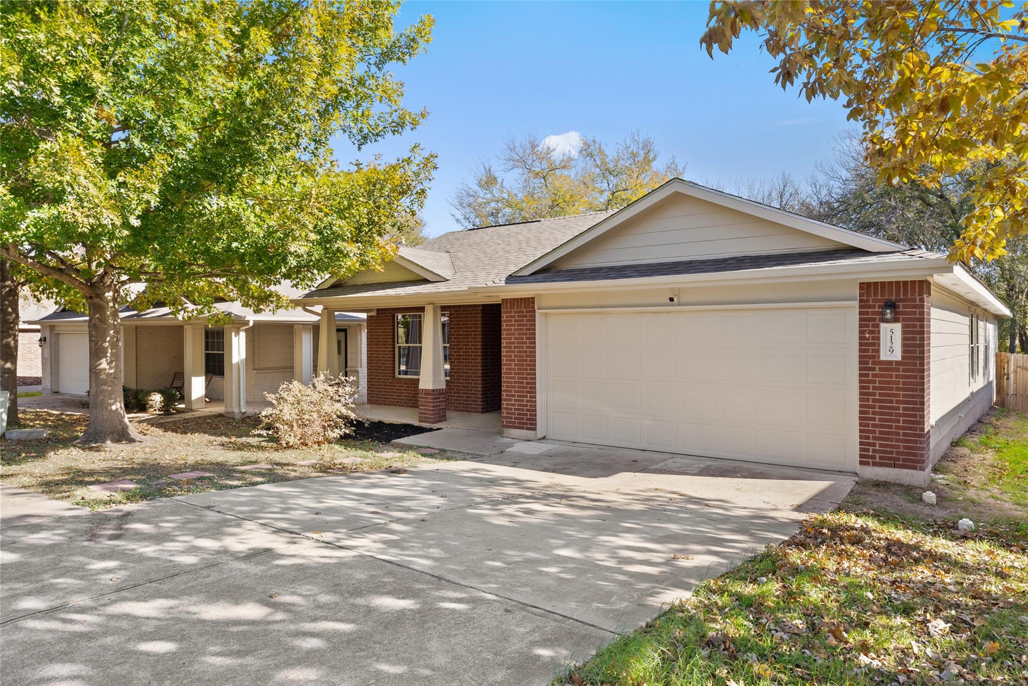 5129 English Glade DR