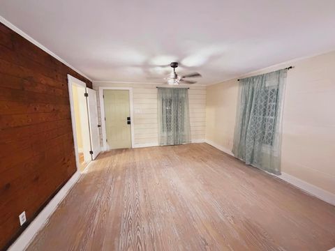 Photo of 404 N Hill ST, Itasca, TX 76055 (MLS # 4987756)