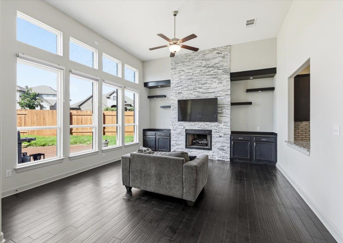 261 Ashleaf DR