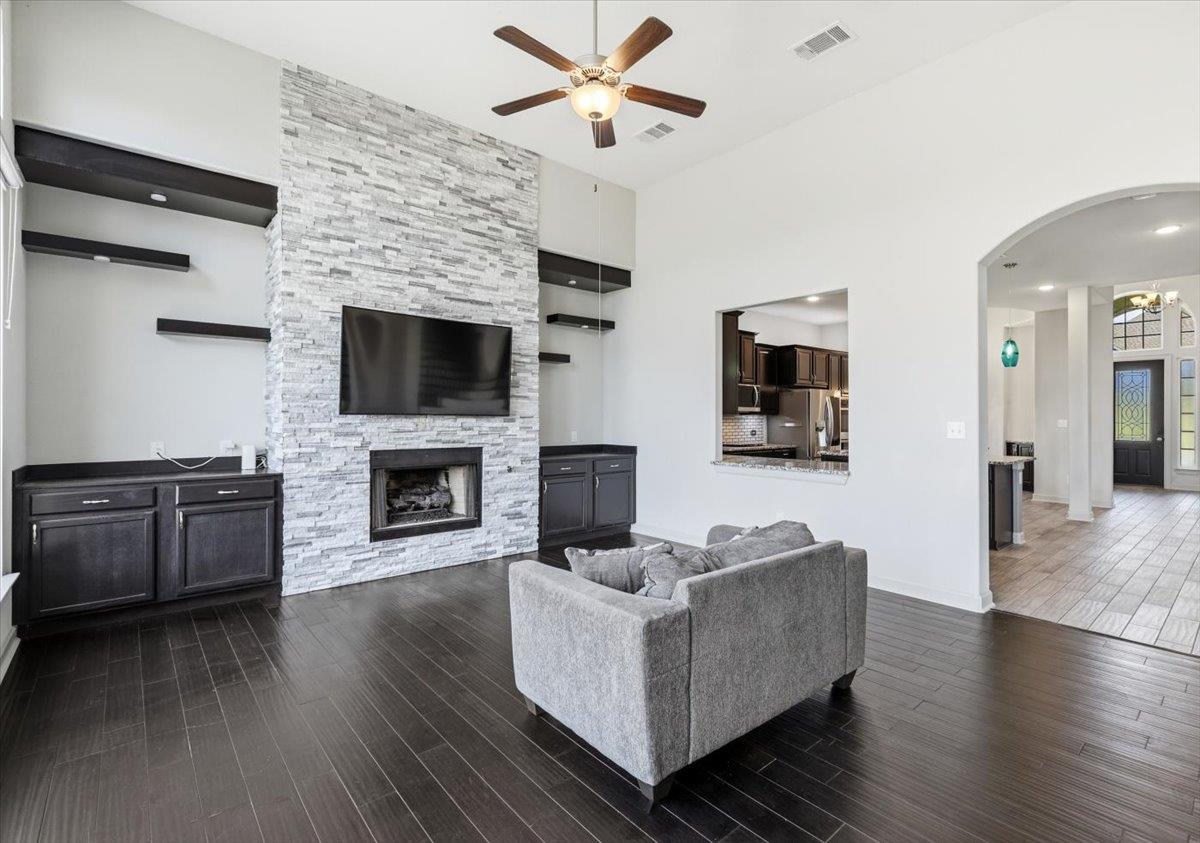 261 Ashleaf DR