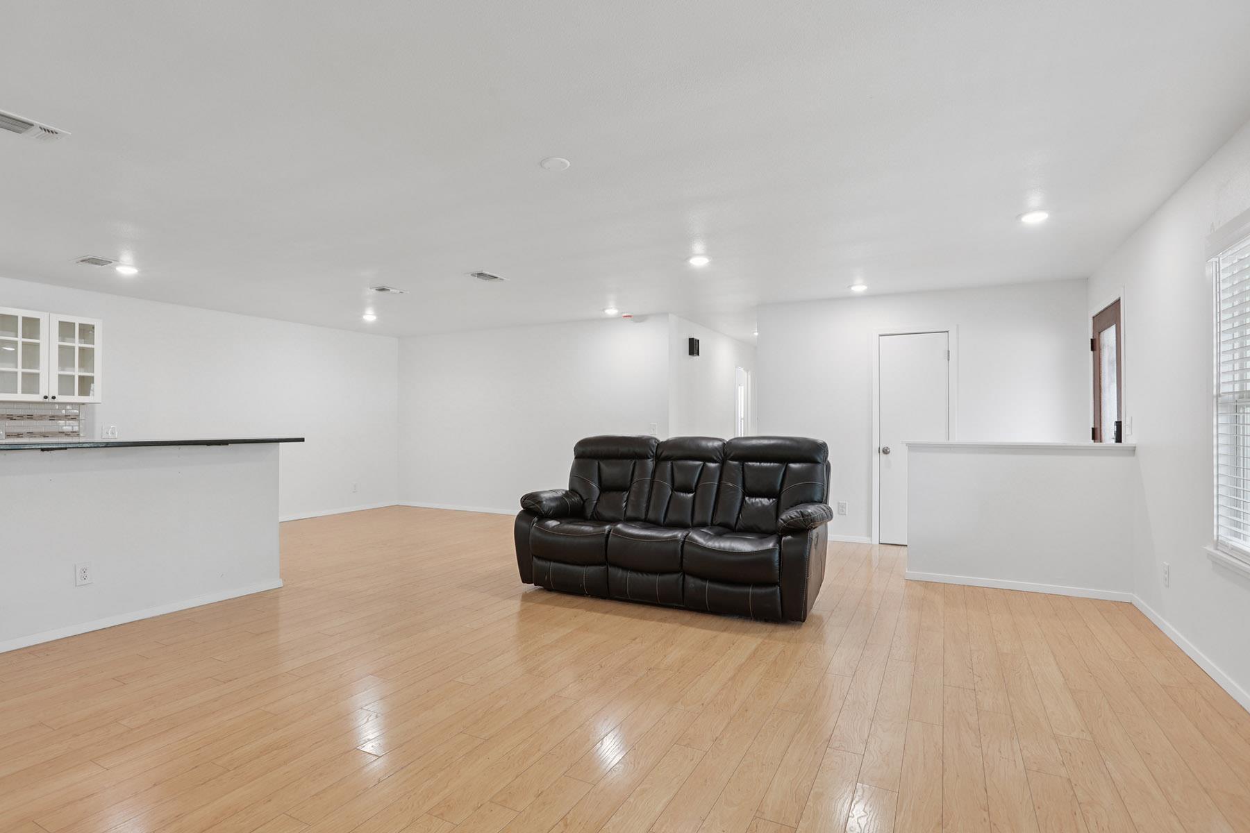 1334 Carnation LN