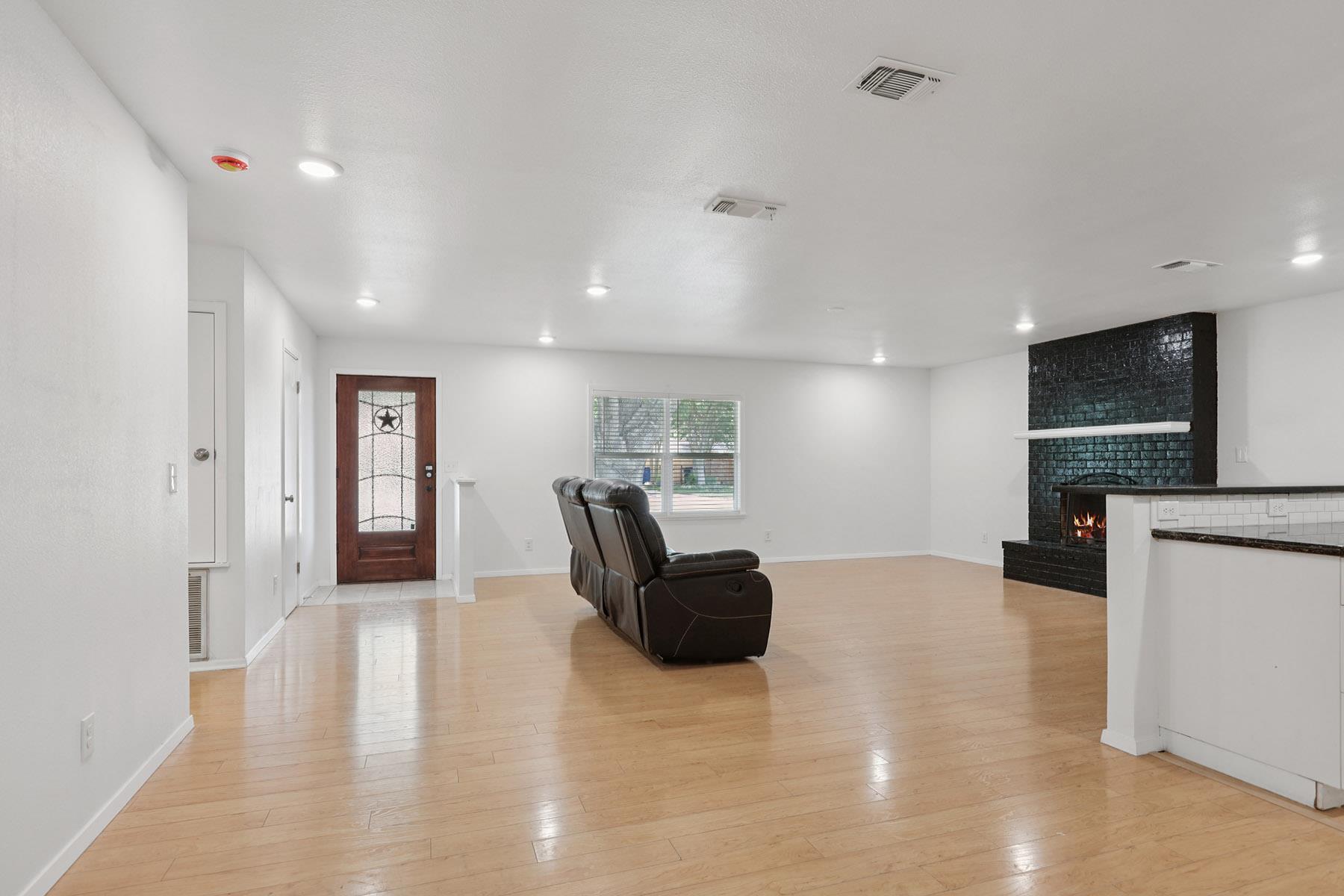 1334 Carnation LN