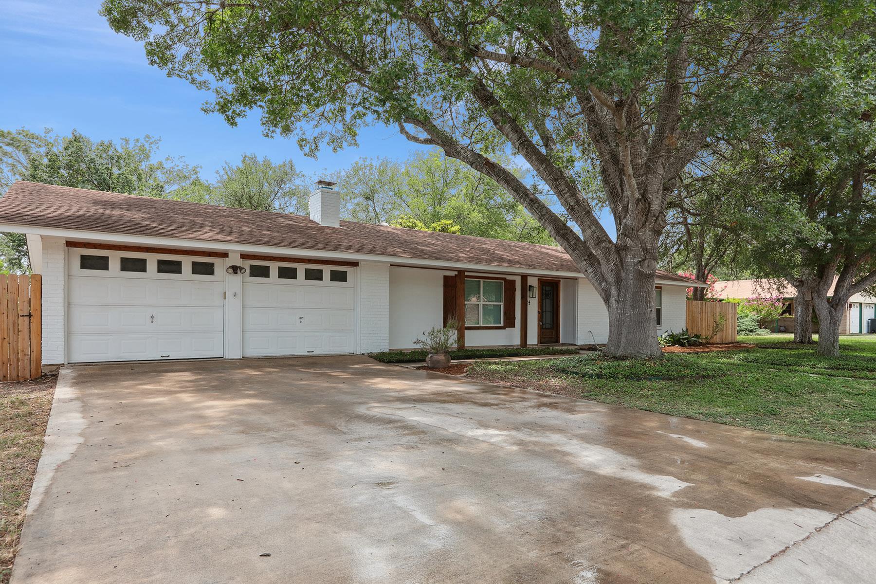 1334 Carnation LN