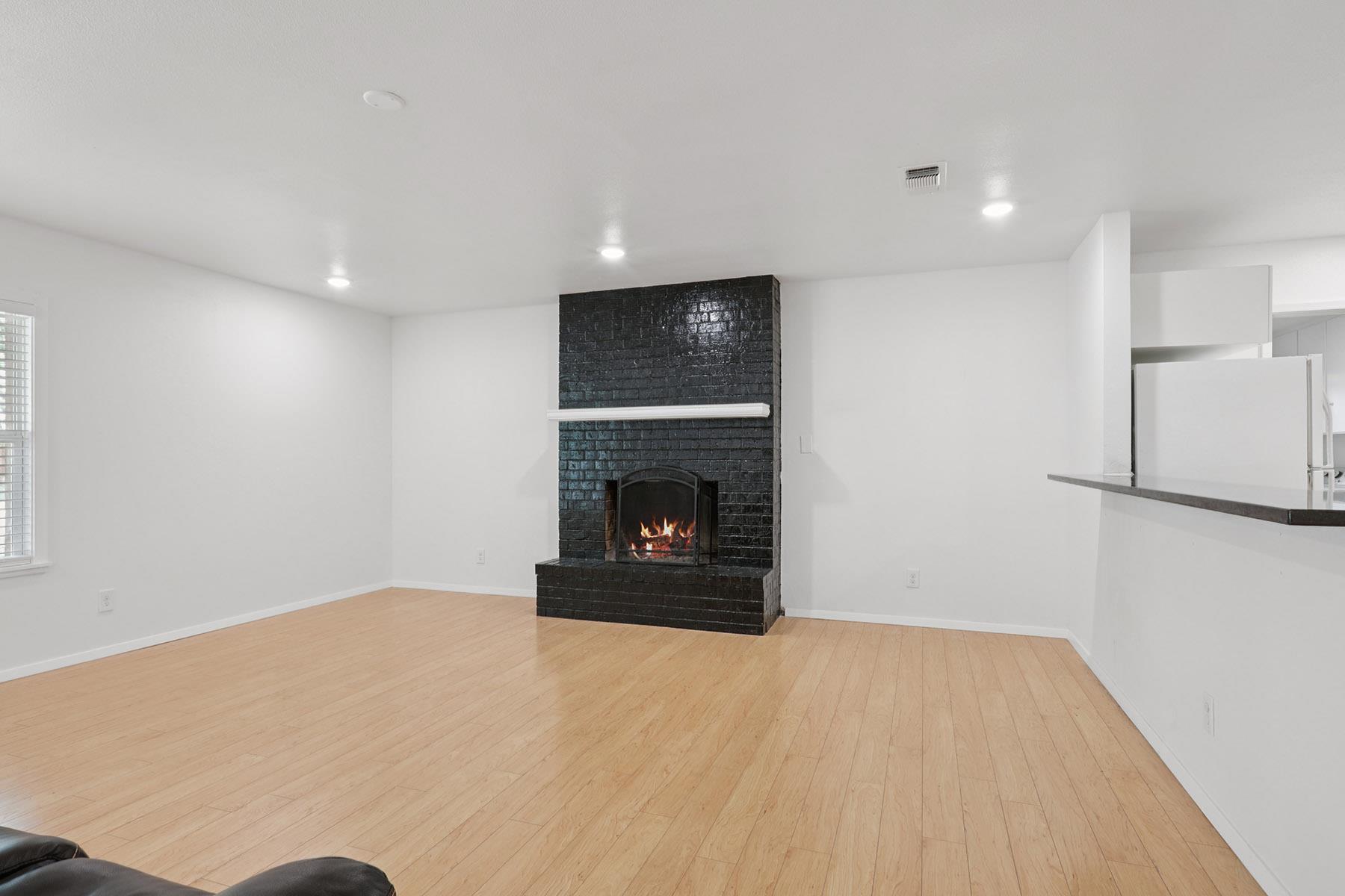 1334 Carnation LN