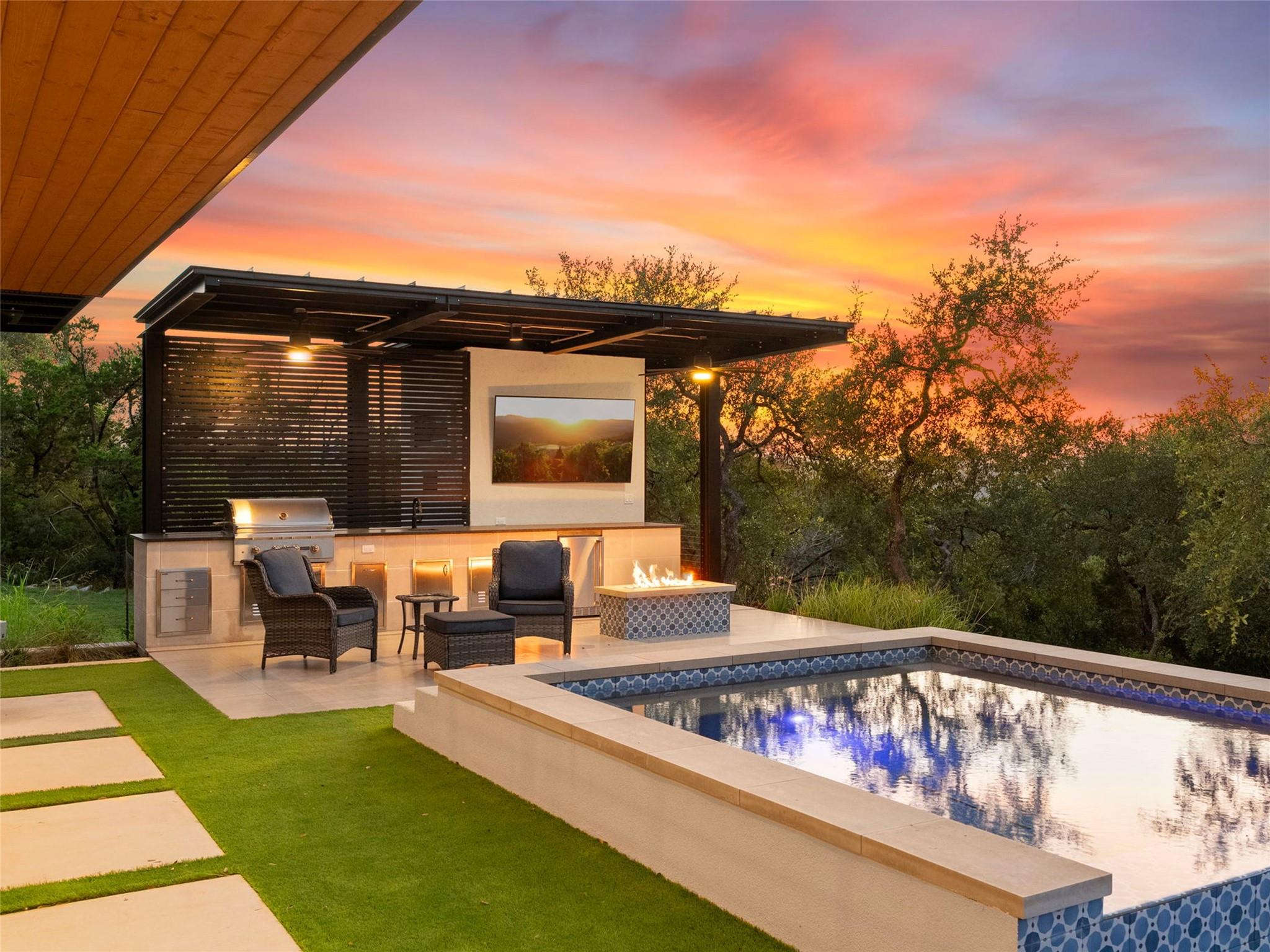 1104 SUMMIT RIDGE DR DR