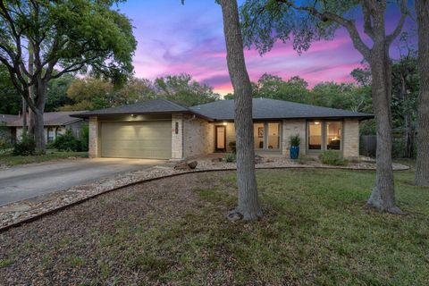 Photo of 4411 Twisted Tree DR, Austin, TX 78735 (MLS # 7987646)