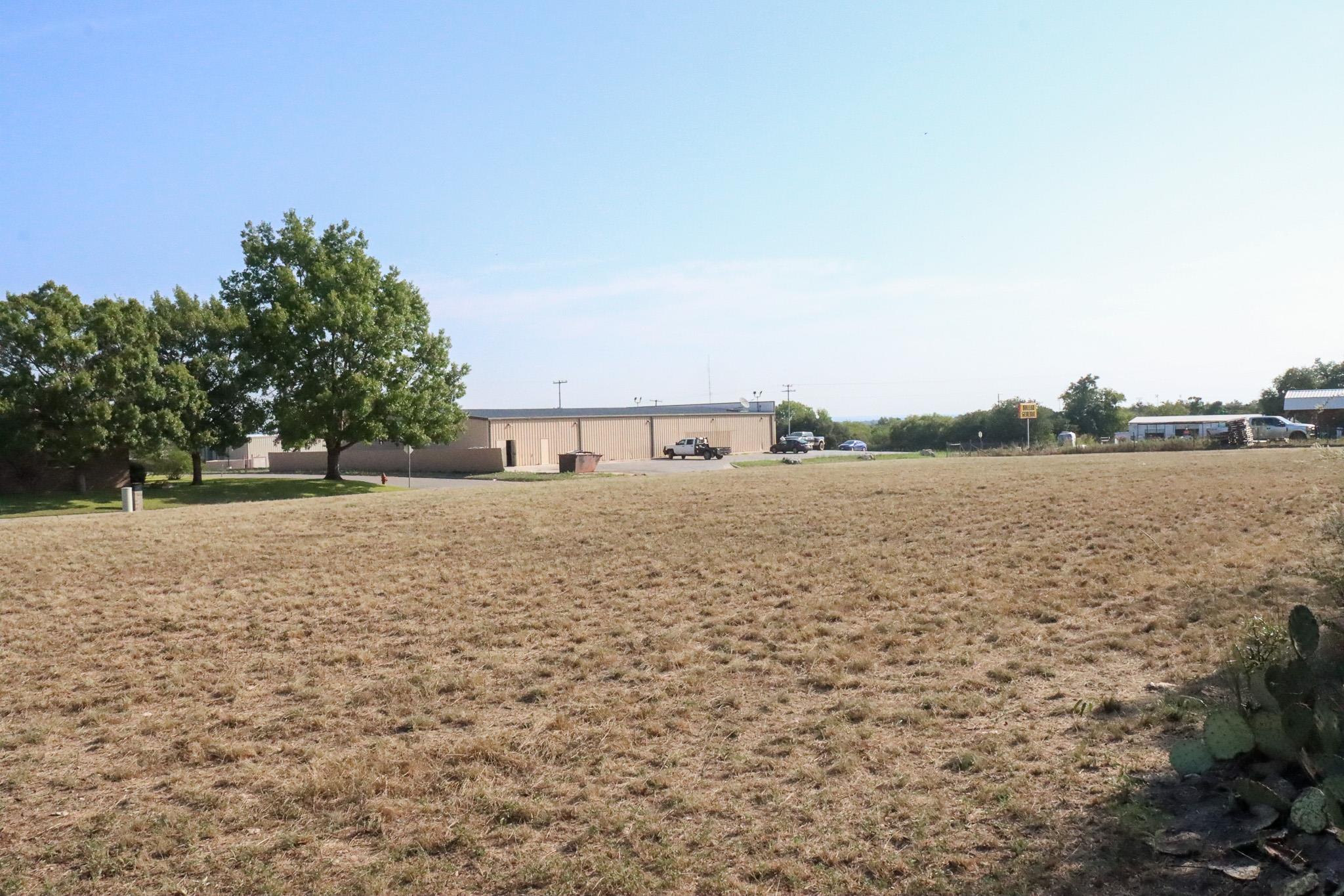 205 E Kelly LN