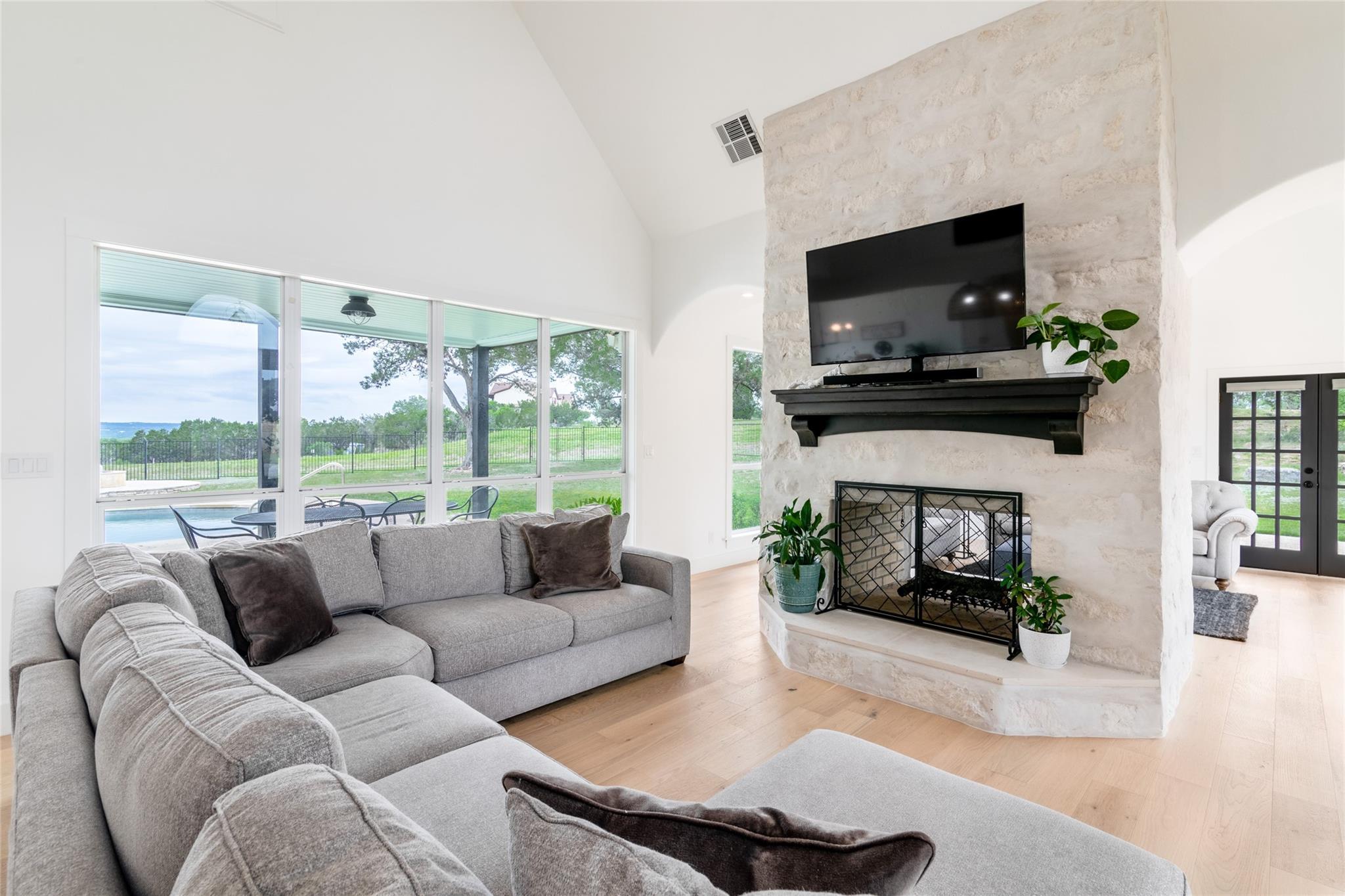 31 W VALLEY SPRINGS RD