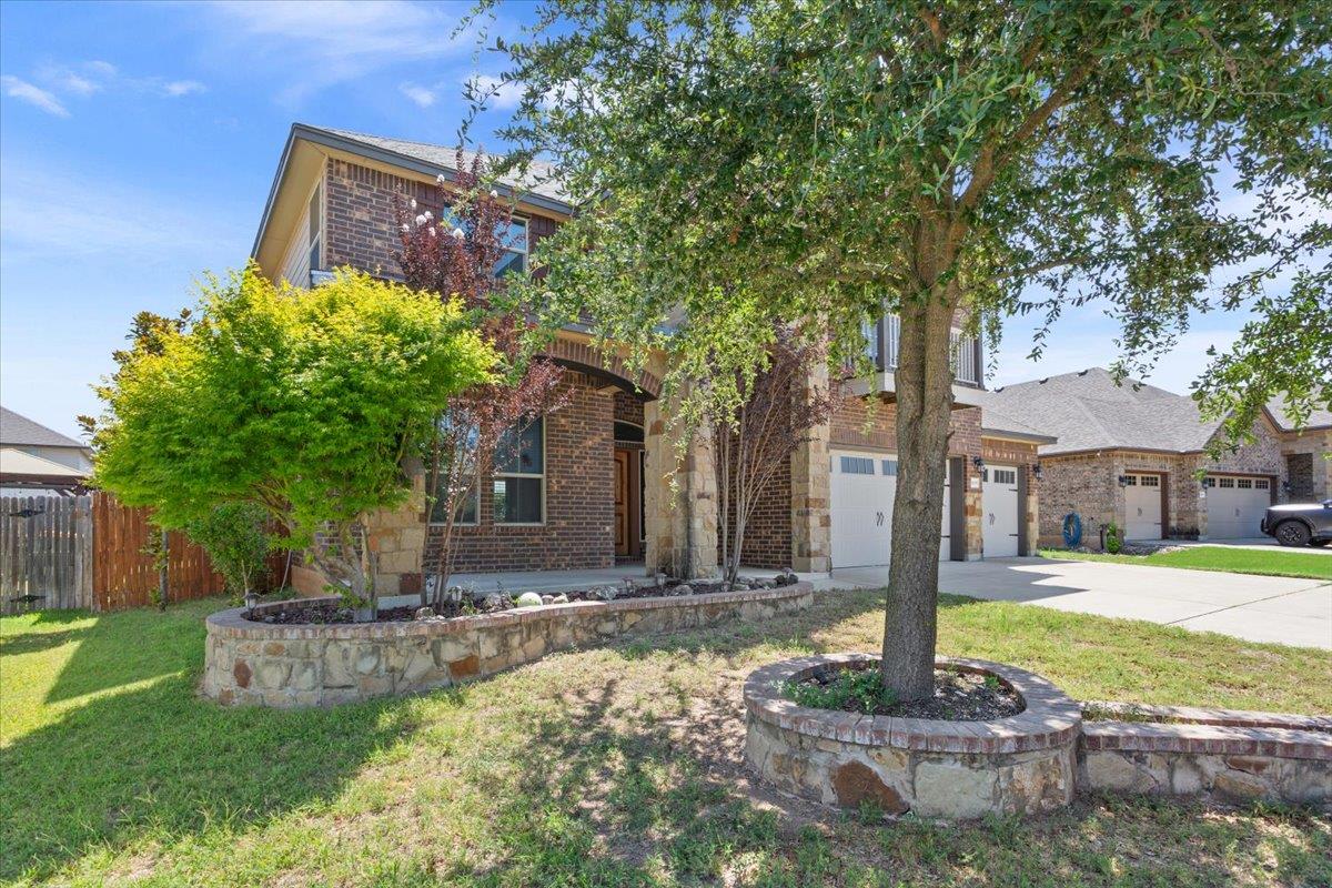 5805 Fenton LN