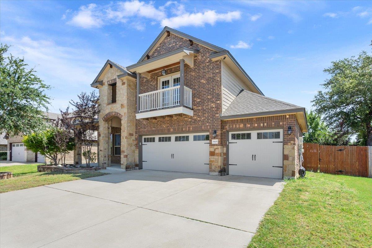 5805 Fenton LN