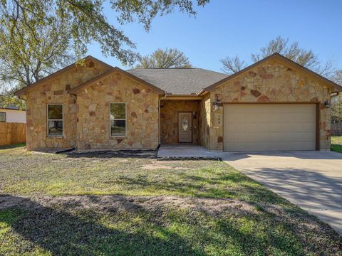 Photo of 108 Pohakuloa DR, Bastrop, TX 78602 (MLS # 9254301)