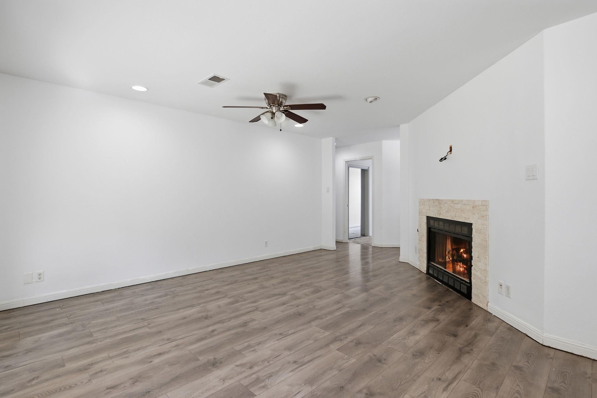703 Post Oak CIR