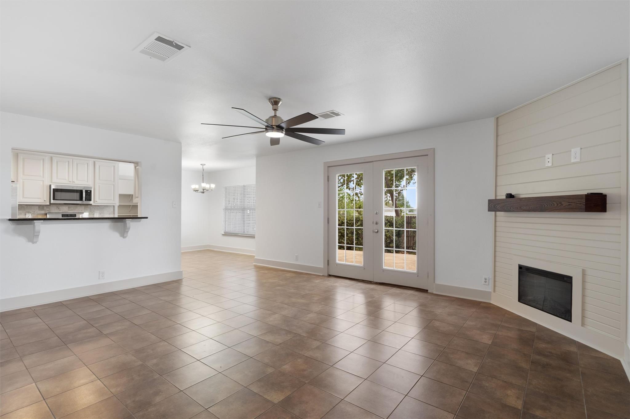 950 Whispering Hollow DR