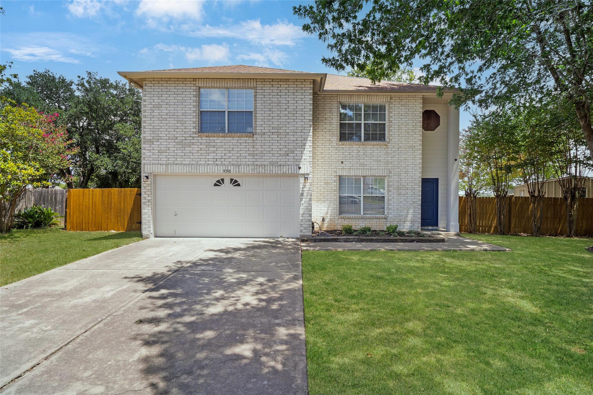 950 Whispering Hollow DR