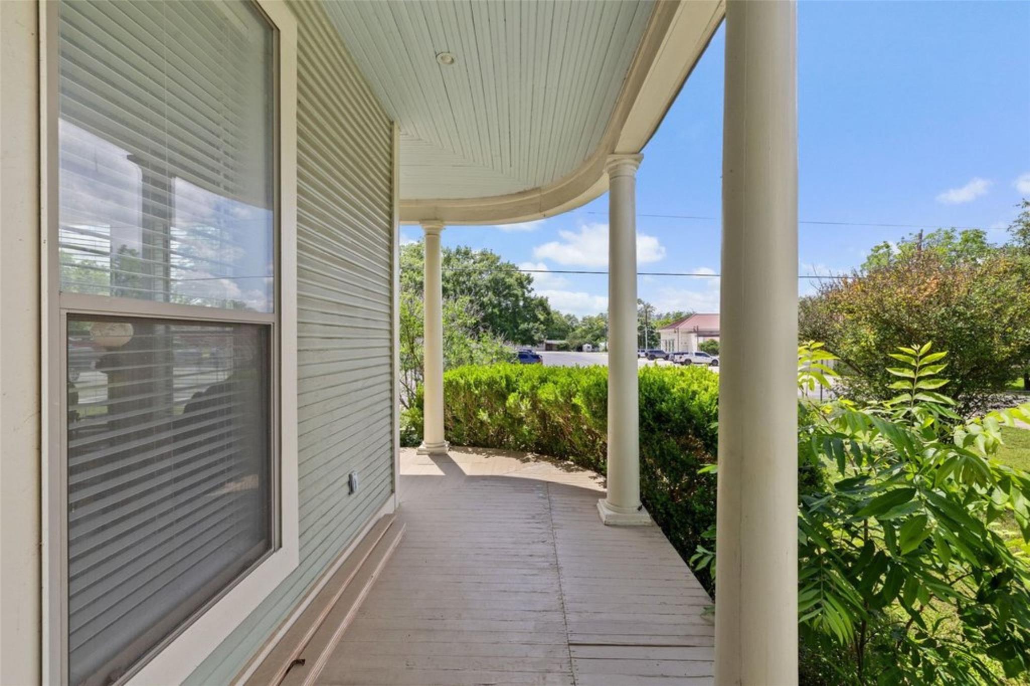 208 Avenue G