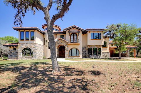 200 SKIPPIN STONE LN Concan TX 78801