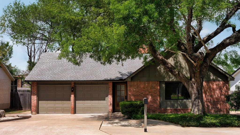 Photo of 7602 Whispering Oaks DR, Austin, TX 78745 (MLS # 8655800)