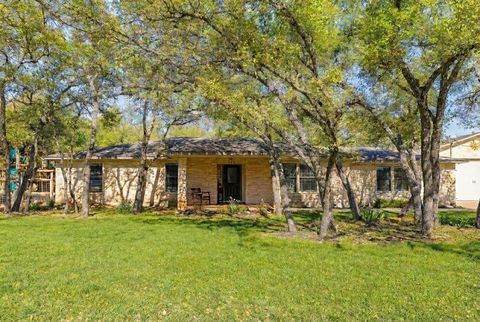 Photo of 207 E Ridgewood RD, Georgetown, TX 78633 (MLS # 3742217)