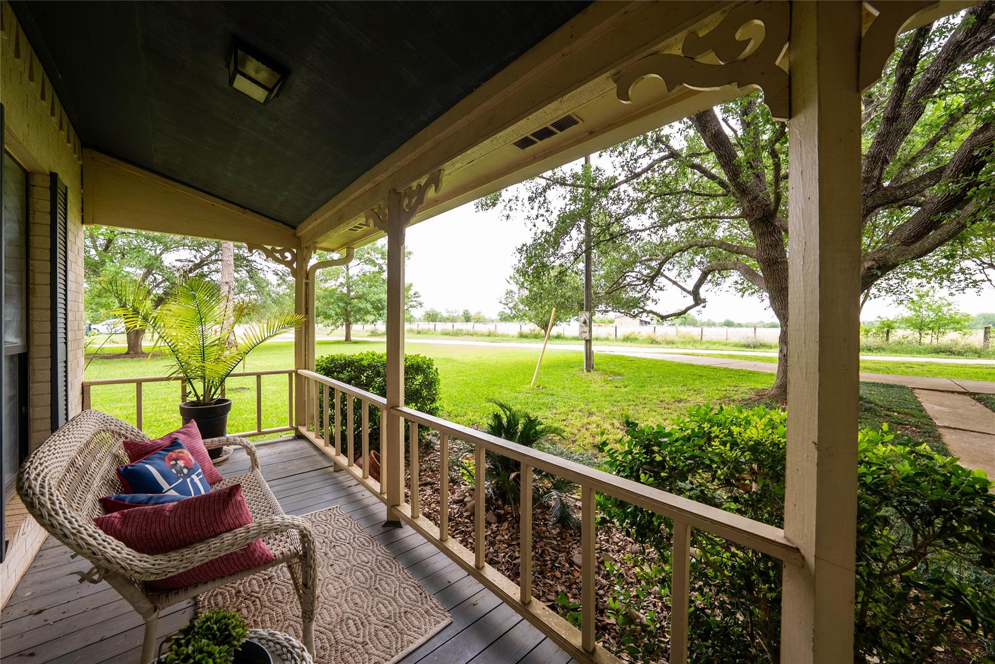 68 Riverside LN