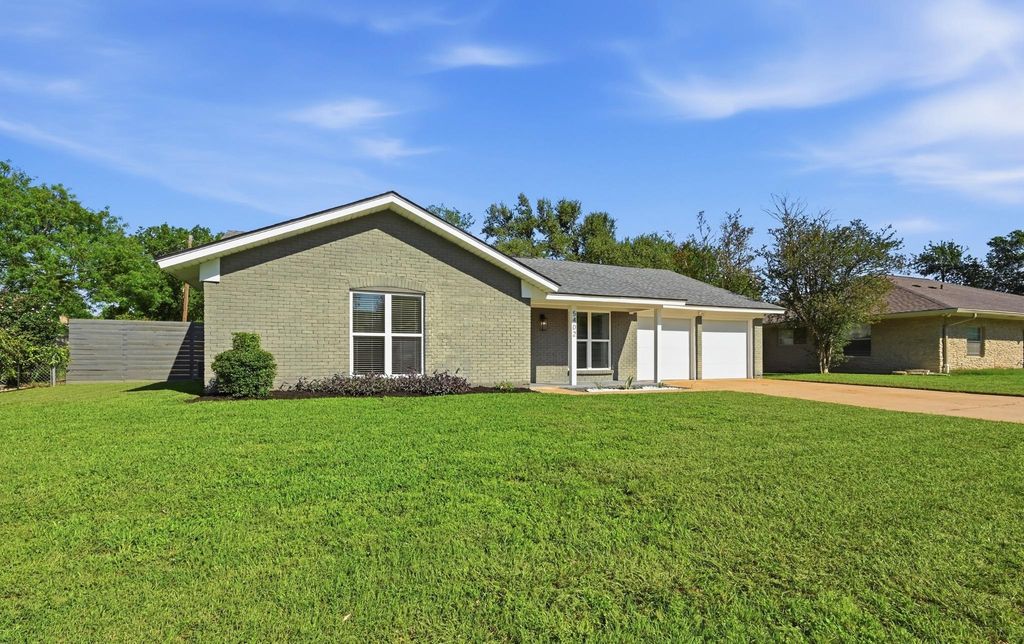 Photo of 5402 Basswood LN, Austin, TX 78723 (MLS # 5556132)