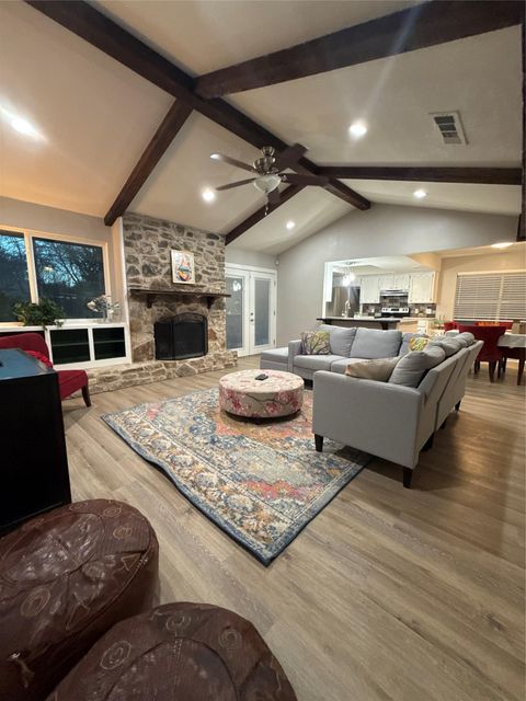 9511 Meadowheath DR Austin TX 78729